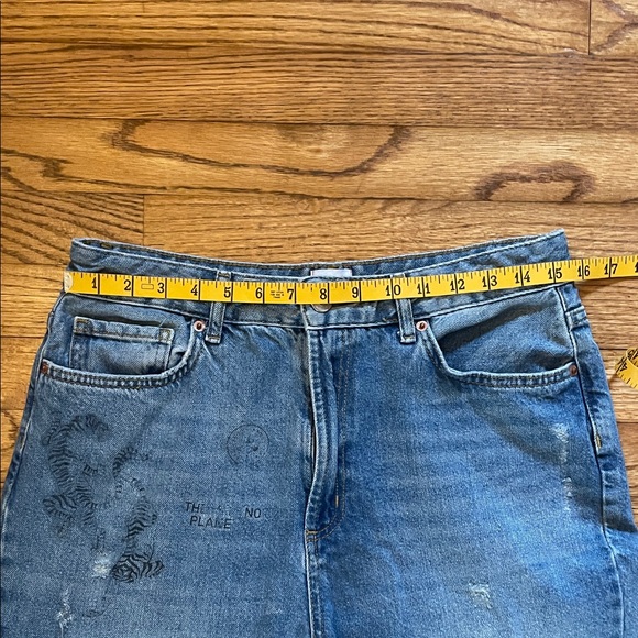 BDG Graphic Art Mom High-Rise Blue Denim Distressed Jeans Sz 29 - Picture 9 of 12